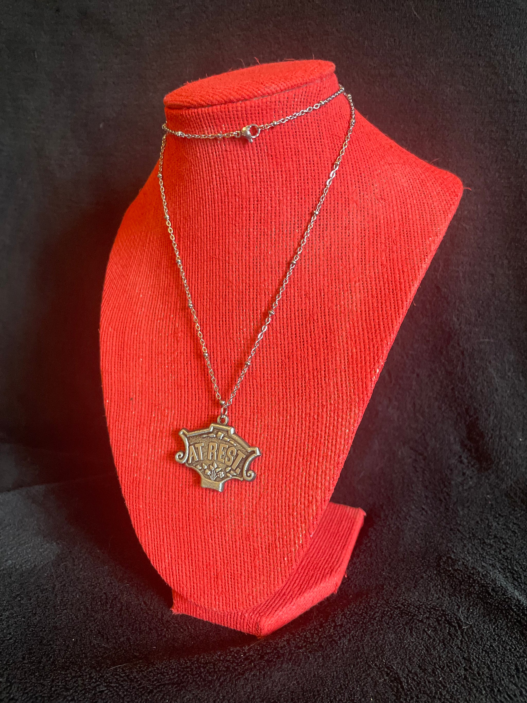 AT REST' Casket Key Necklace – Boutique du Vampyre