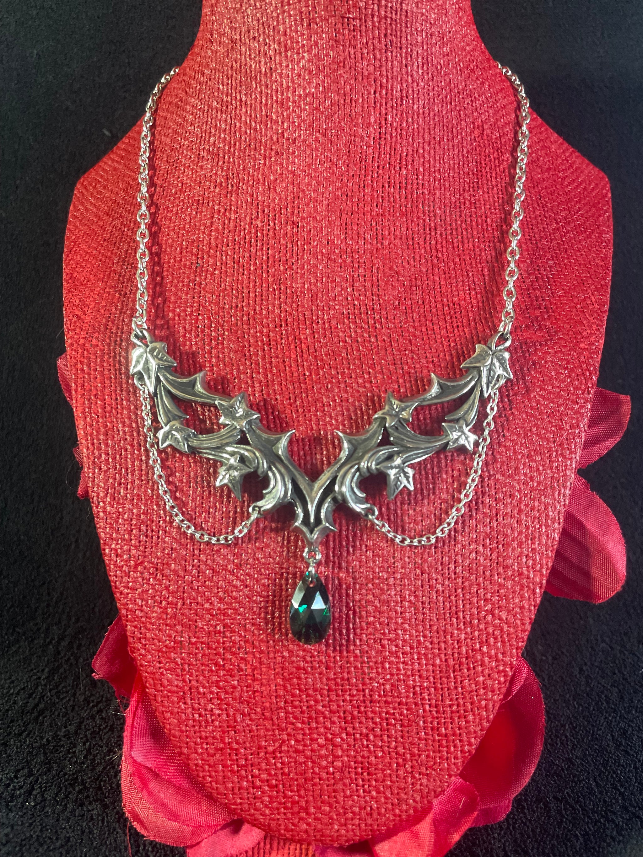 Churchyard Ivy Necklace – Boutique du Vampyre