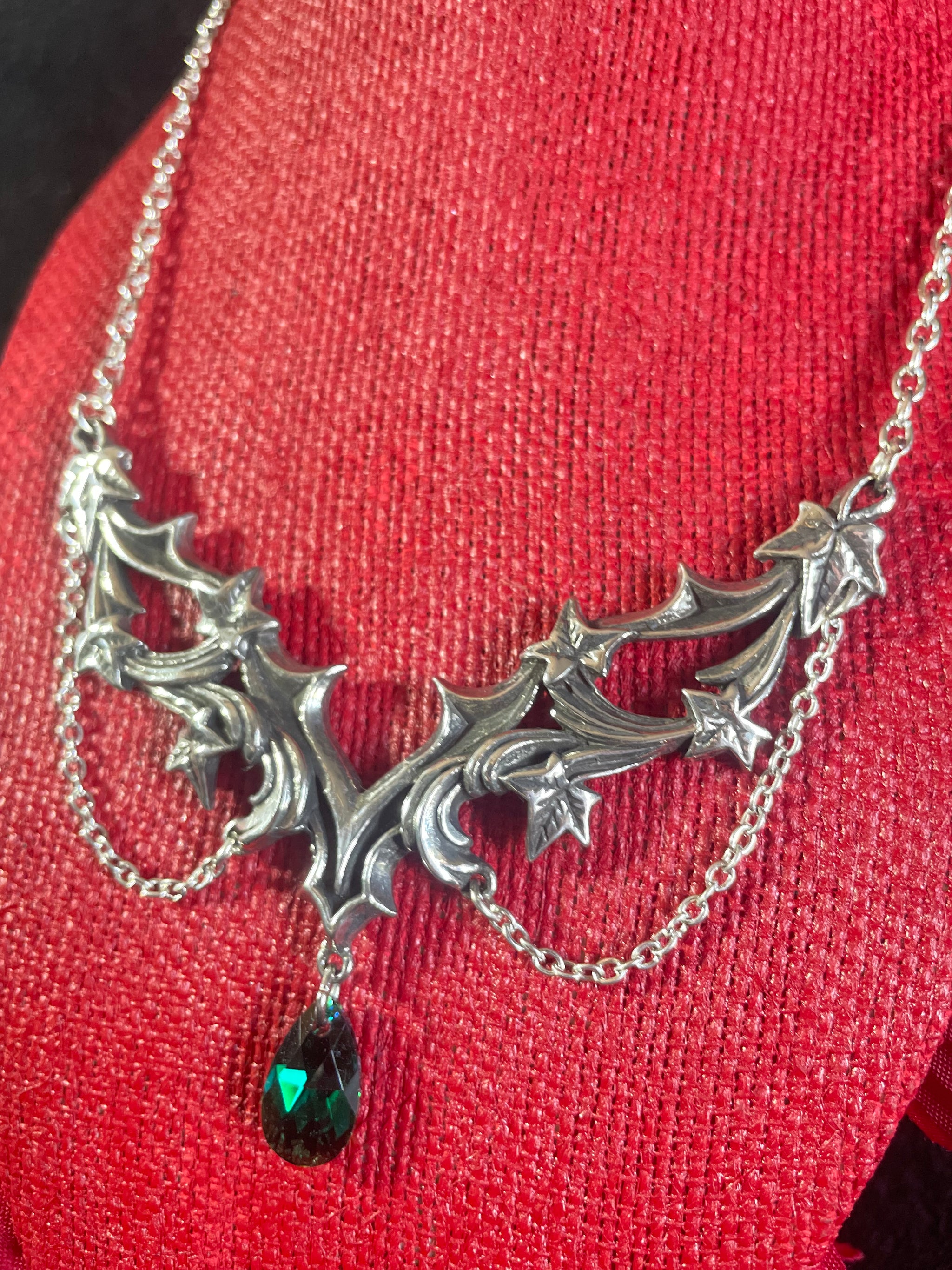 Churchyard Ivy Necklace – Boutique du Vampyre