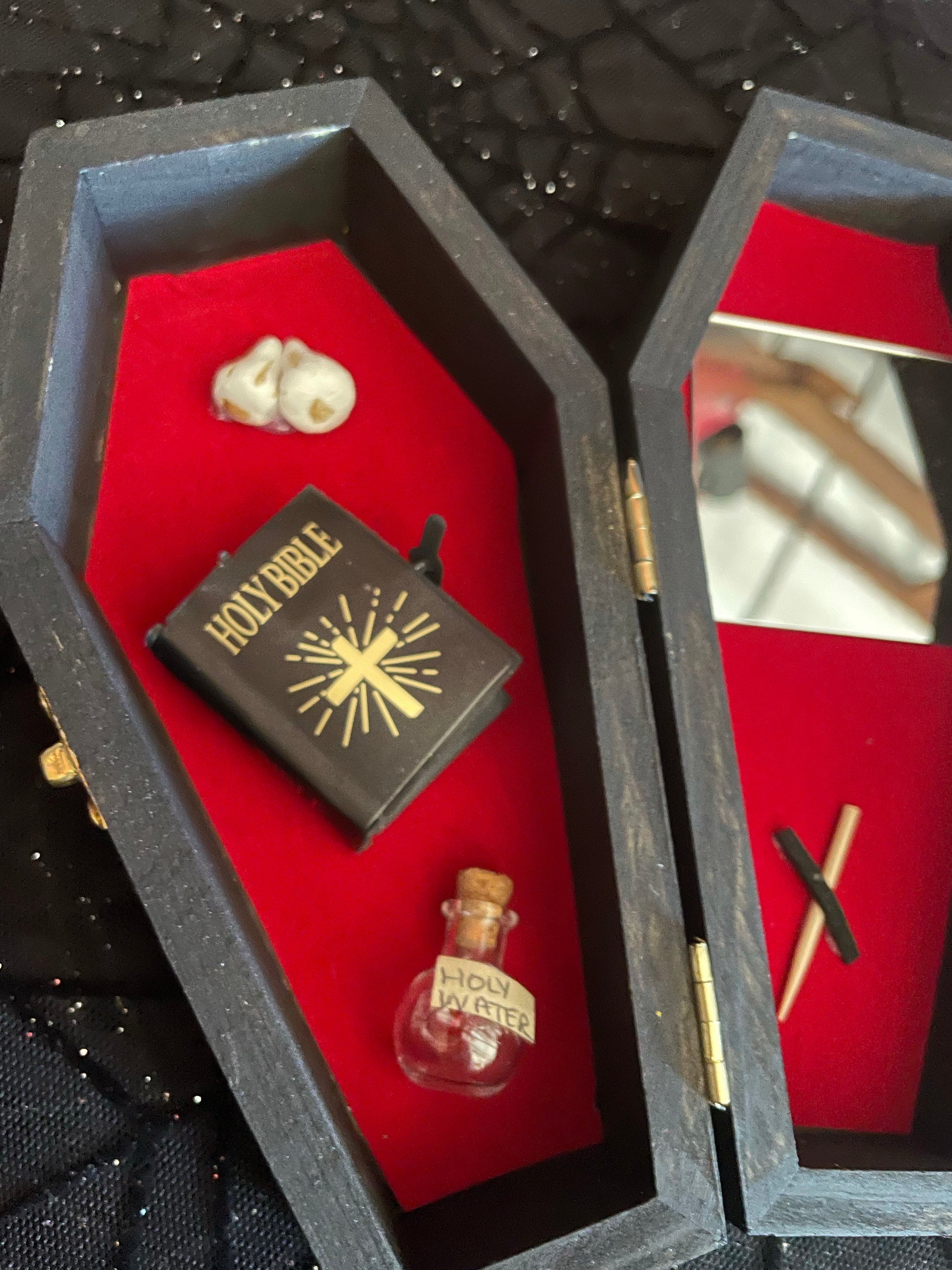 Vampire Hunting Kit - Mini – Boutique du Vampyre